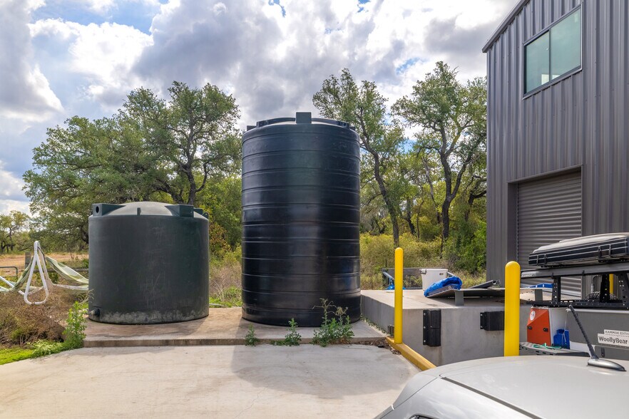 More Photos Of 15210 Fitzhugh Rd, Austin Warehouse For Sale