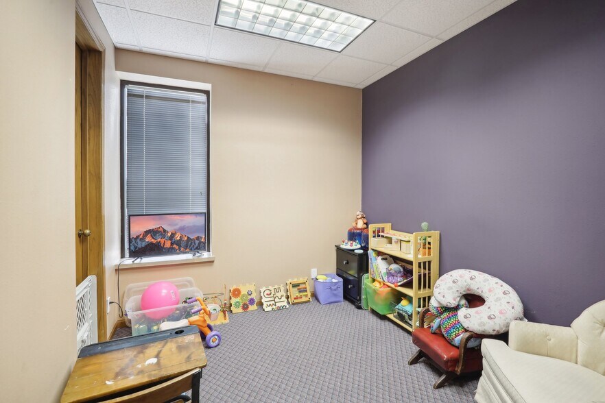 More Photos Of 101 Jones St, Barneveld General Retail For Sale