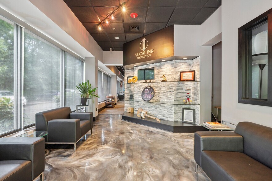 More Photos Of 3120 Latrobe Dr, Charlotte Showroom For Lease