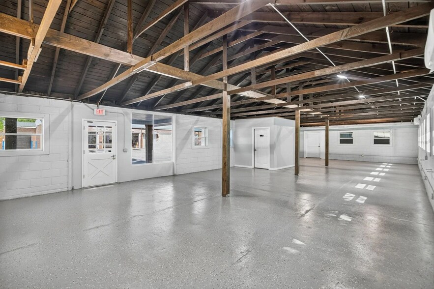 More Photos Of 520 Reinhardt College Pky, Canton Auto Repair For Lease