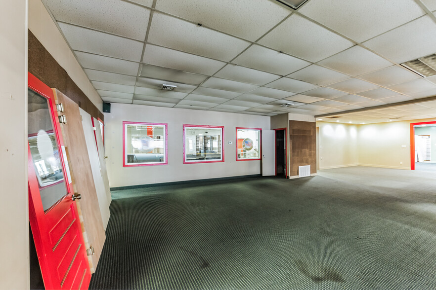 More Photos Of 65 E Fayette St, Uniontown Showroom For Sale