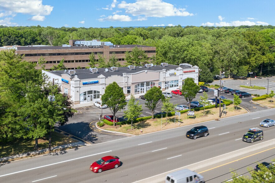 More Photos Of 231 W State Route 4, Paramus Storefront For Lease