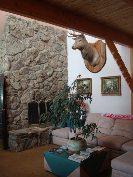 More Photos Of 24 Big Springs Dr, Nederland Restaurant For Lease