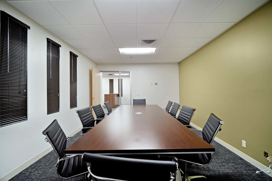 More Photos Of 340 S Farrell Dr, Palm Springs Unknown For Lease