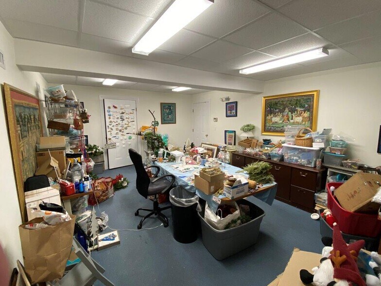 More Photos Of 1-13 Willow St, Yarmouth Port Unknown For Lease