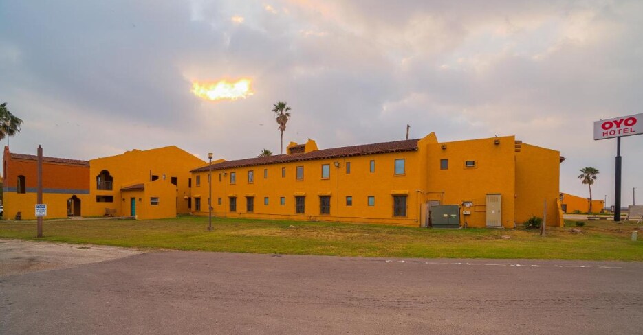 More Photos Of 3334 S US Highway 77 Byp, Kingsville Hotel For Sale
