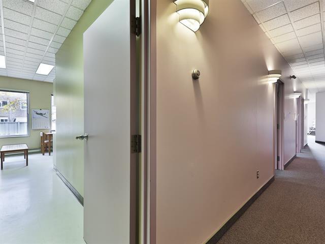 More Photos Of 3065 Ch De Chambly, Longueuil Office For Sale
