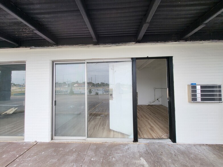 More Photos Of 7350 N Hanley Rd, Hazelwood Hotel For Sale