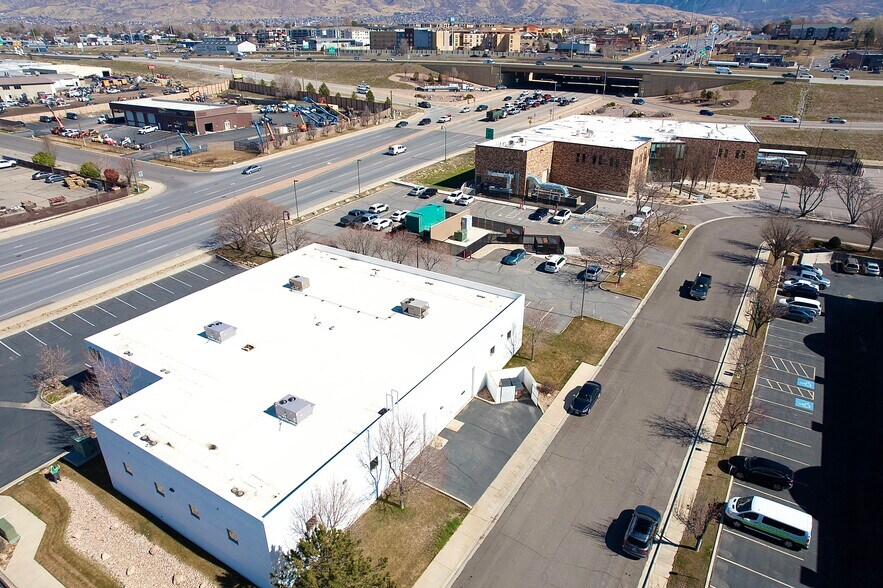 More Photos Of 1351-1355 W 800 N, Orem Showroom For Lease