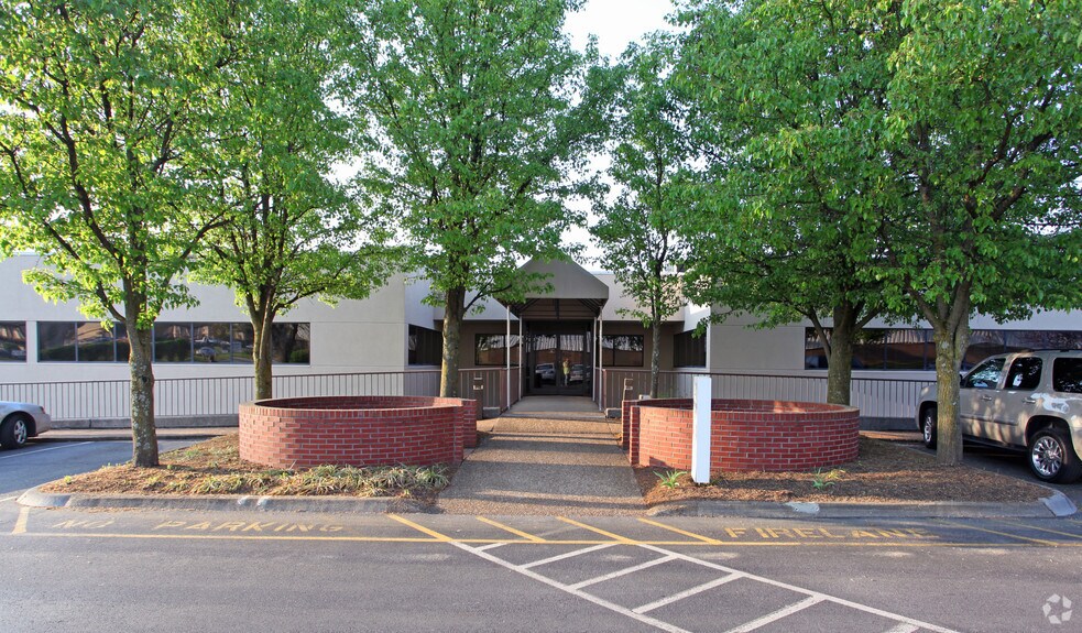 More Photos Of 9111 Cross Park Dr, Knoxville Office For Sale
