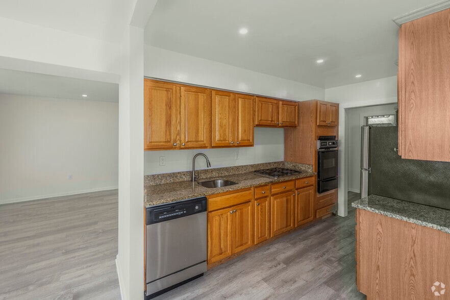 Primary Photo Of 854-860 E Broadway, Long Beach Apartments For Lease