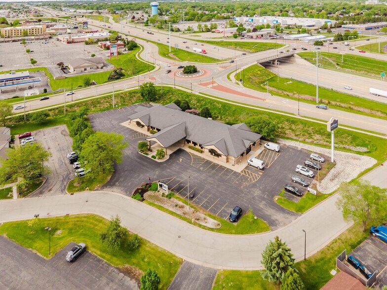 More Photos Of 1875 West Pointe Dr, Oshkosh Medical For Sale