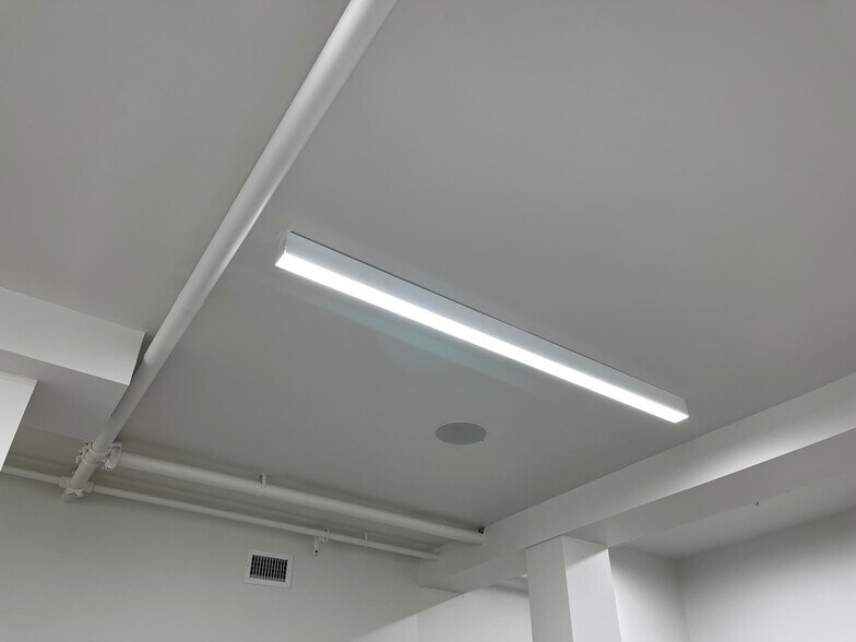 More Photos Of 39 NE 1st Ave, Miami Storefront Retail Office For Lease