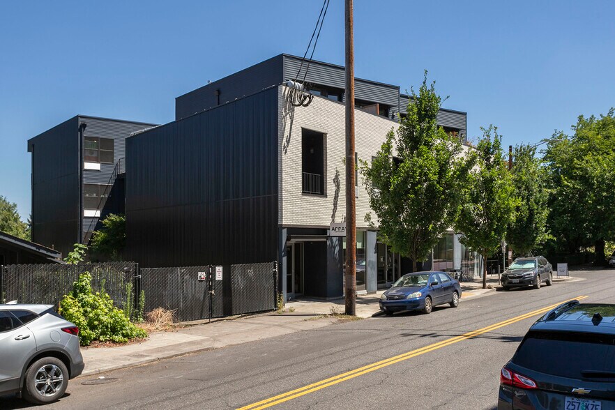 More Photos Of 1407 SE Cora St, Portland Restaurant For Sale