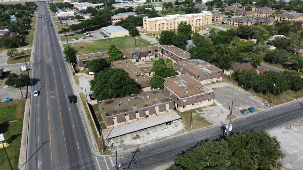 More Photos Of 1200 E Houston St, Beeville Apartments For Sale