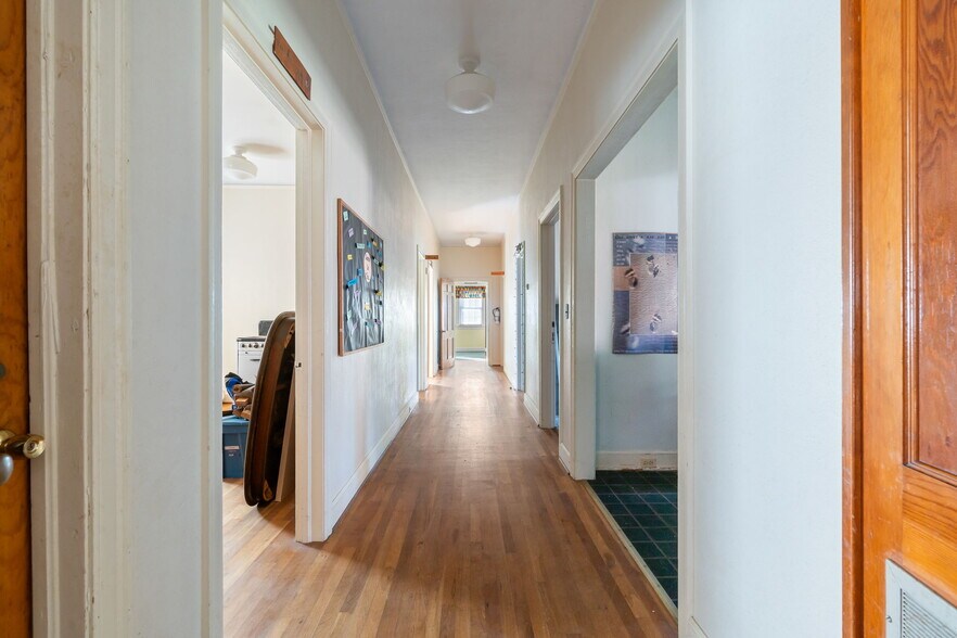 More Photos Of 171 Valley St, Centreville Flex For Sale