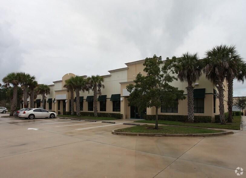 More Photos Of 559-569 NW Mercantile Pl, Port Saint Lucie Light Distribution For Lease