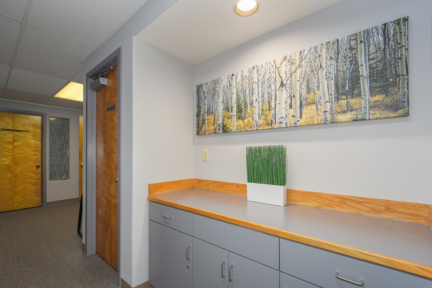 More Photos Of 9860 SW Hall Blvd, Tigard Office For Lease