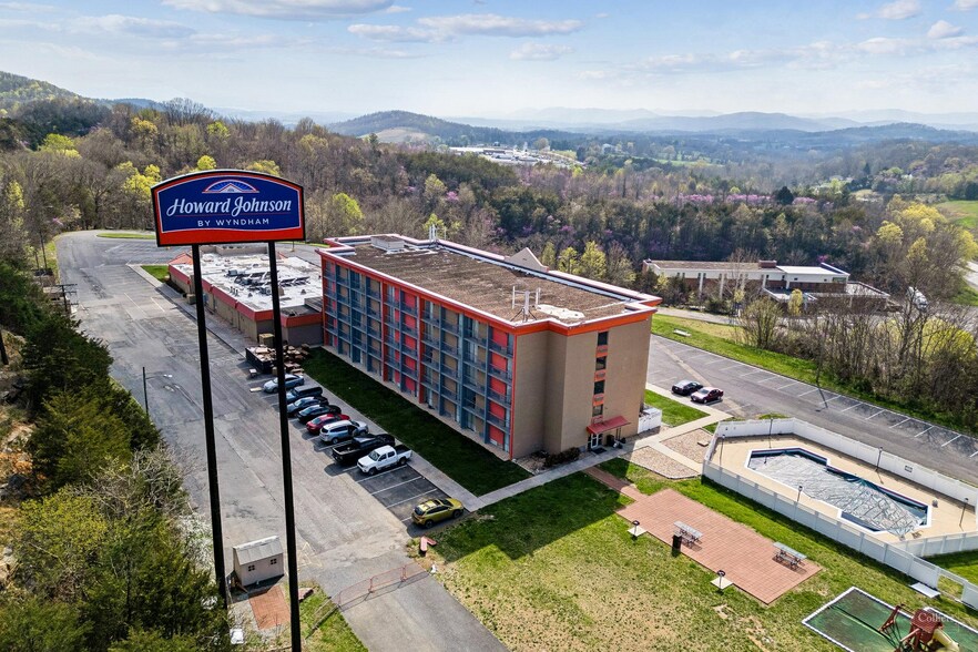 Primary Photo Of 2836 N Lee Hwy, Lexington Hotel For Sale
