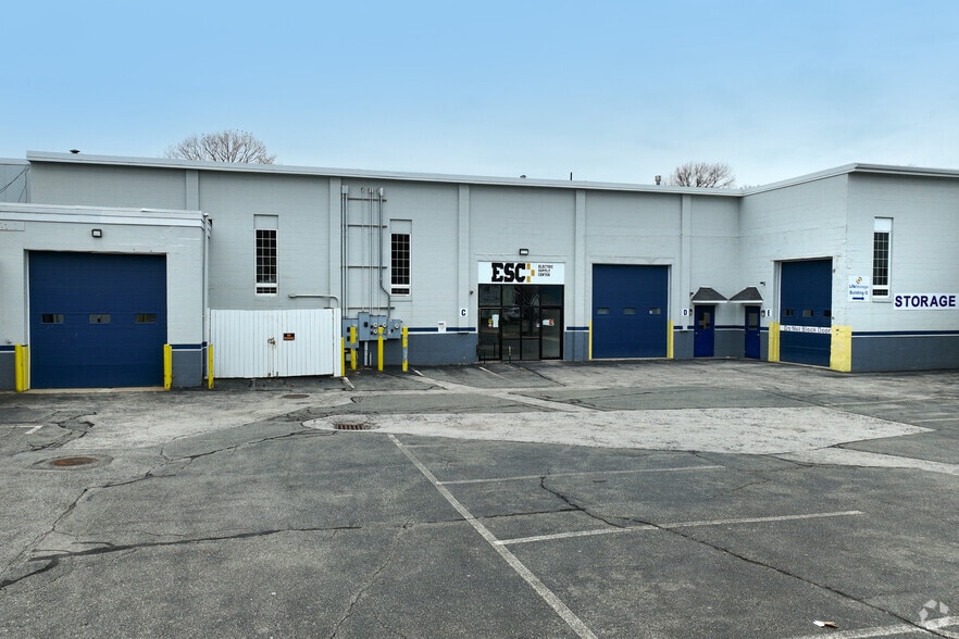 More Photos Of 18 Sargent St, Gloucester Warehouse For Lease