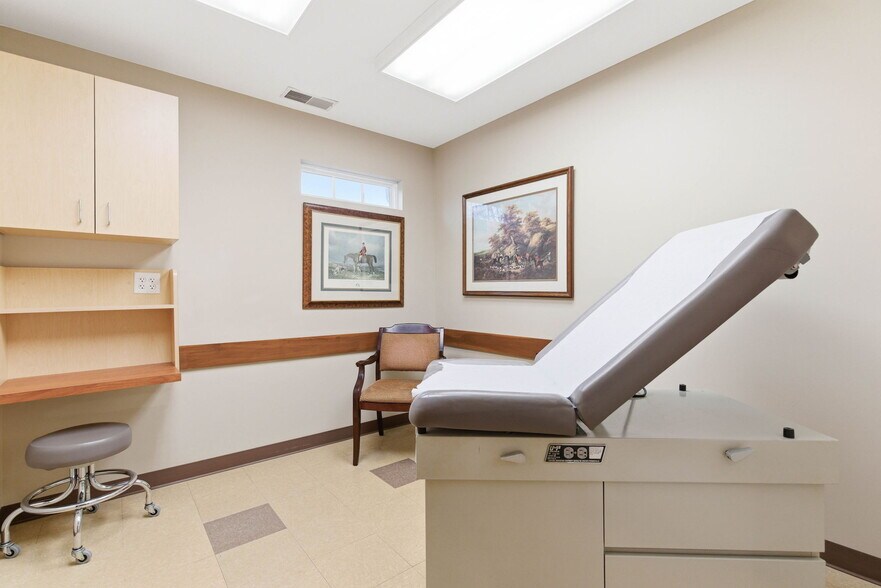 More Photos Of 3208 College Dr, Louisville Office For Sale