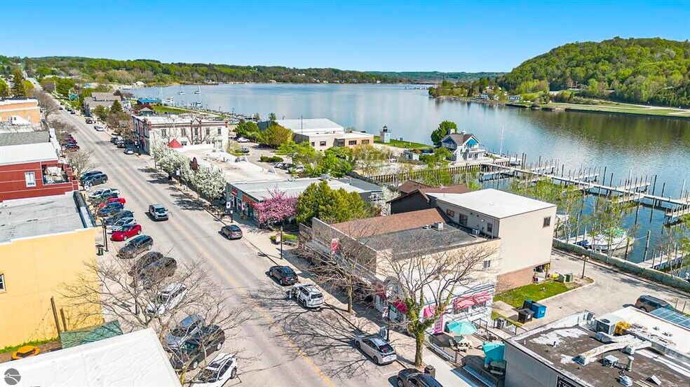 More Photos Of 310 Main St, Frankfort Storefront For Sale