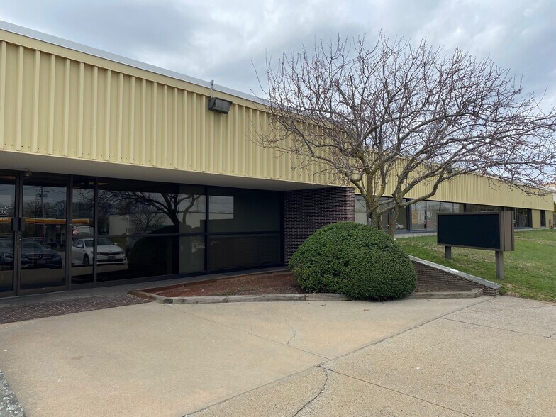More Photos Of 1 Wholesale Way, Cranston Warehouse For Lease
