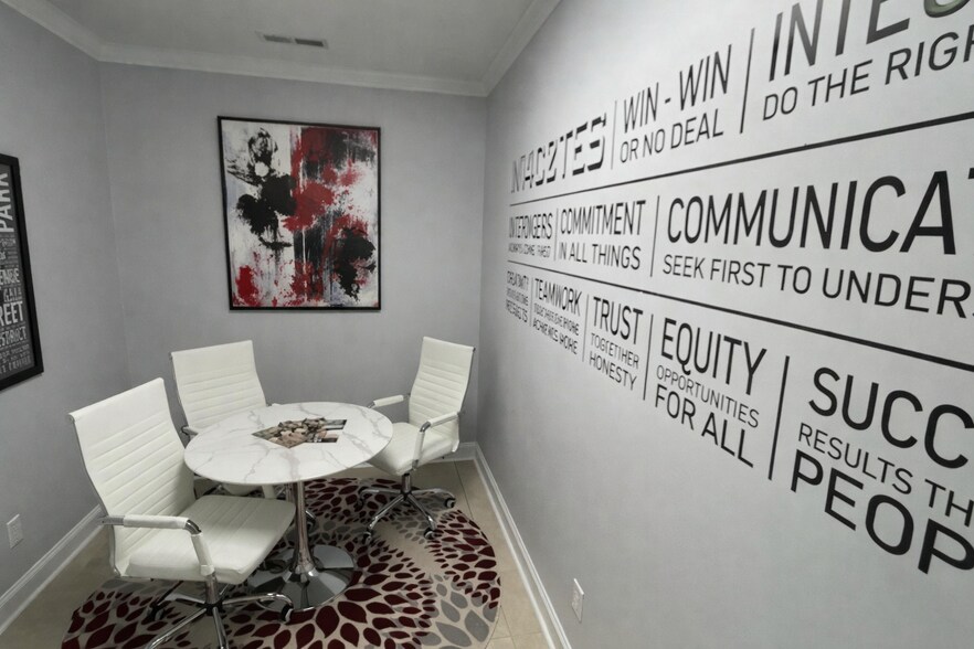 More Photos Of 303 Burwood Dr, Winston-Salem Flex For Lease