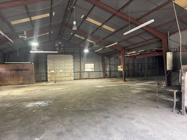 More Photos Of 6015 Ridgemont St, Houston Warehouse For Sale
