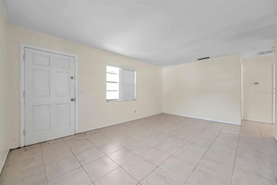 More Photos Of 1005 Lake Palms Dr, Largo Apartments For Sale