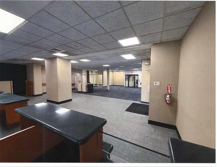 More Photos Of 2-6 N Main St, Wallingford Bank For Lease