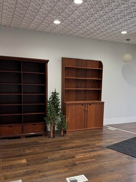 More Photos Of 335 River St, Manistee Storefront For Sale