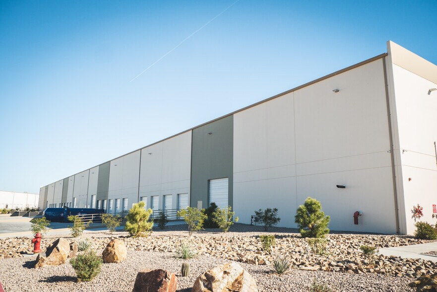 More Photos Of 3475 N Las Vegas Blvd, Las Vegas Distribution For Lease