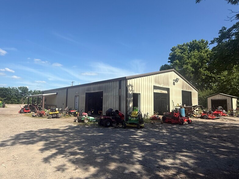 More Photos Of 1521 N State Highway 121, Bonham Freestanding For Sale