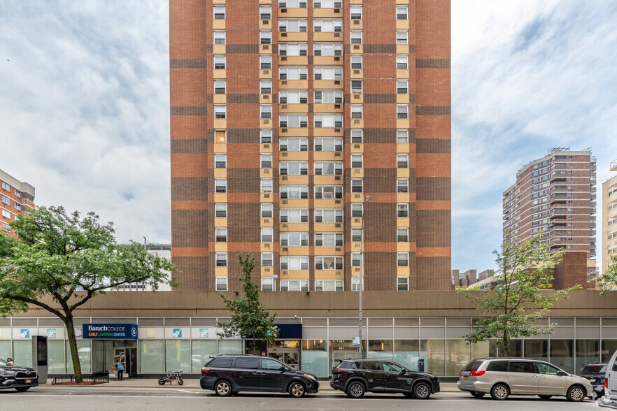 More Photos Of 444 2nd Ave, New York Apartments For Lease