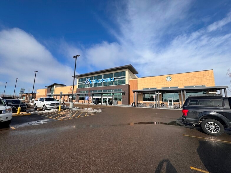 More Photos Of 200 N Highbrook Way, Star Restaurant For Lease