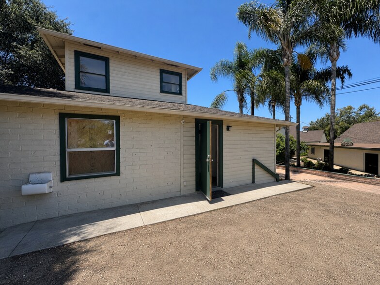 More Photos Of 220 Civic Center Dr, Vista Freestanding For Lease