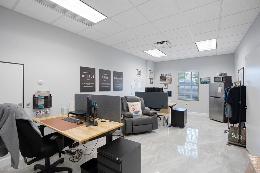 More Photos Of 1867-1881 Porter Lake Dr, Sarasota Warehouse For Sale