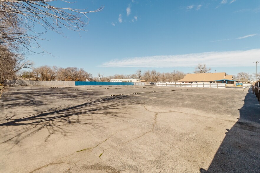 More Photos Of 3101 S Broadway St, Wichita Freestanding For Sale