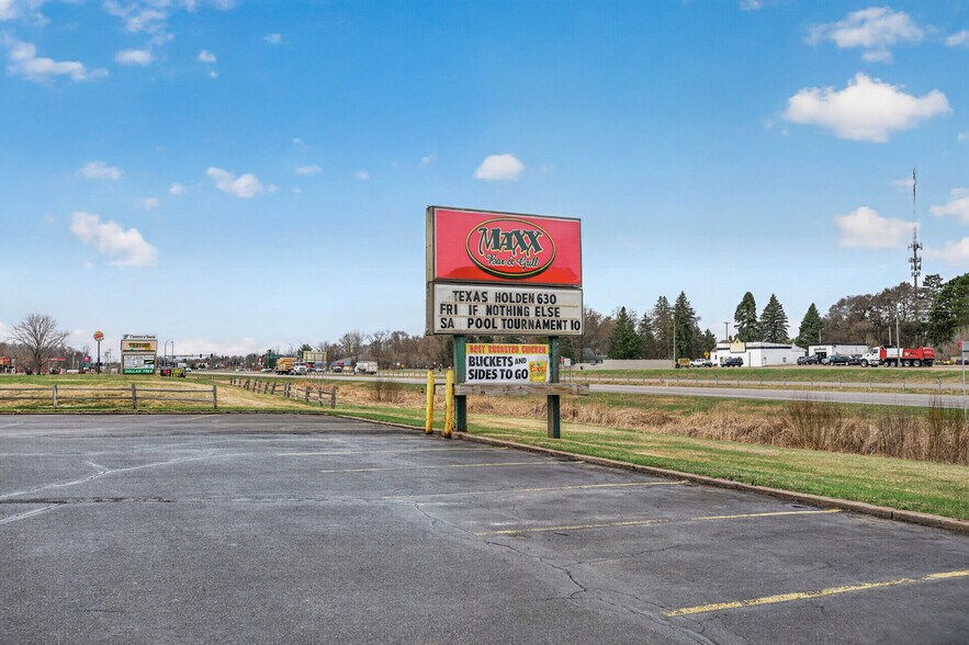 More Photos Of 17646 NE Central Ave, Ham Lake Restaurant For Sale