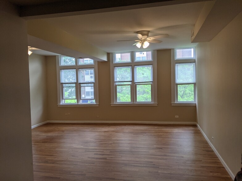 More Photos Of 4940-4942 N Sheridan Rd, Chicago Apartments For Sale