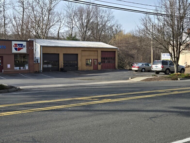 More Photos Of 616 Main St S, Southbury Auto Repair For Sale