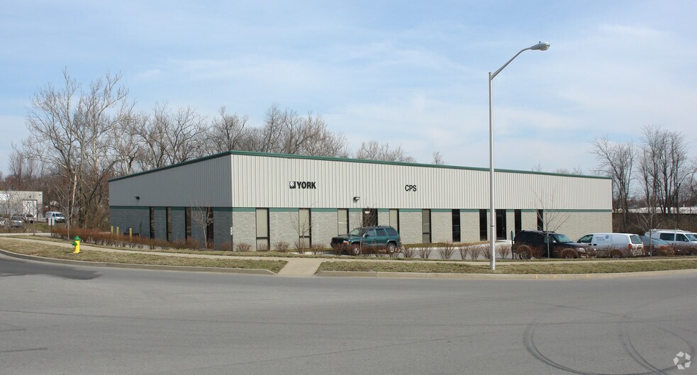 More Photos Of 1051 Floyd Dr, Lexington Flex For Lease