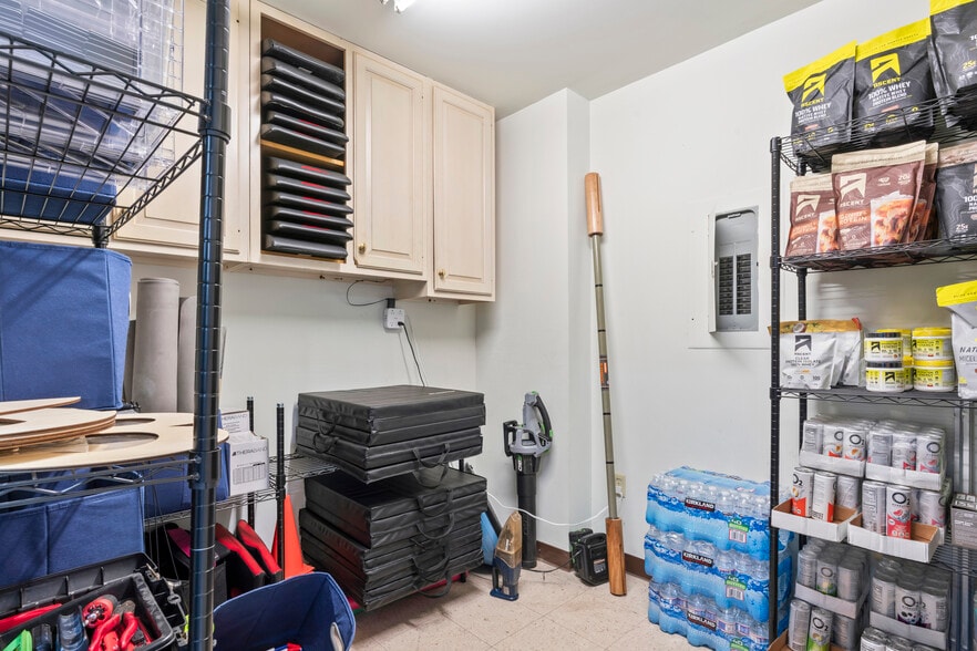 More Photos Of 105 E Cornwell Ln, Purcellville Warehouse For Sale