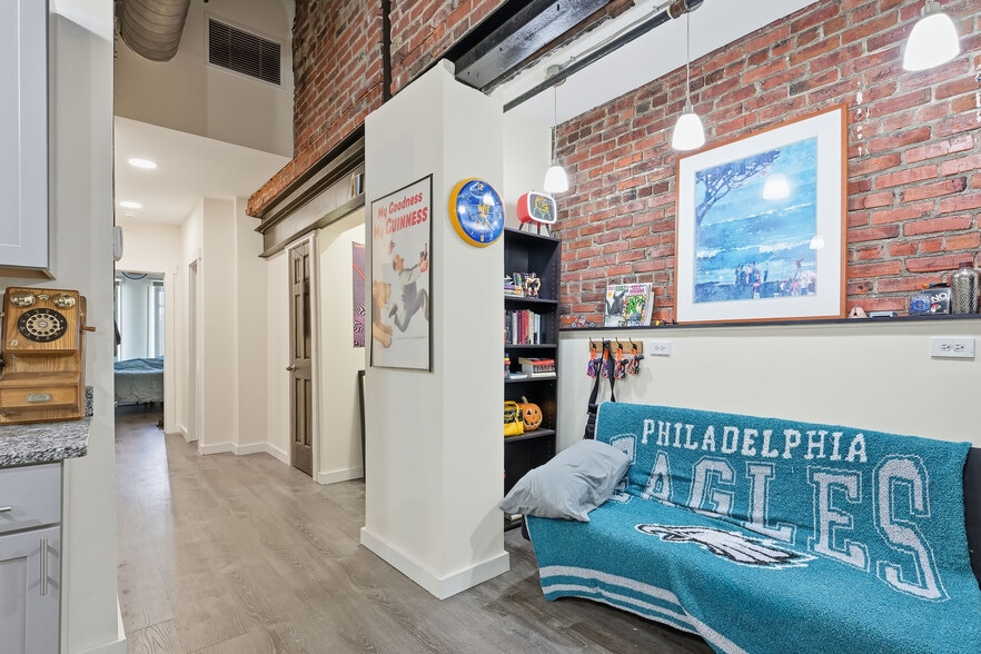 More Photos Of 833 N Market St, Wilmington Storefront Retail Residential For Sale