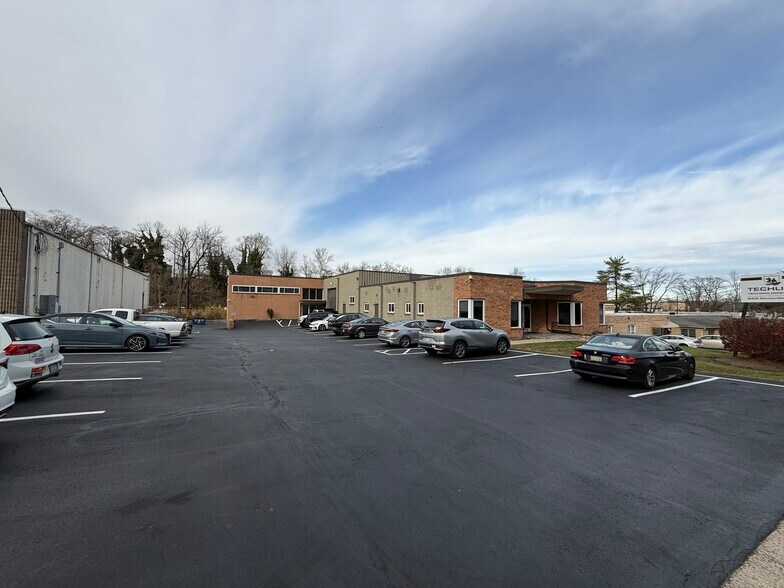 More Photos Of 668 Davisville Rd, Willow Grove Manufacturing For Sale