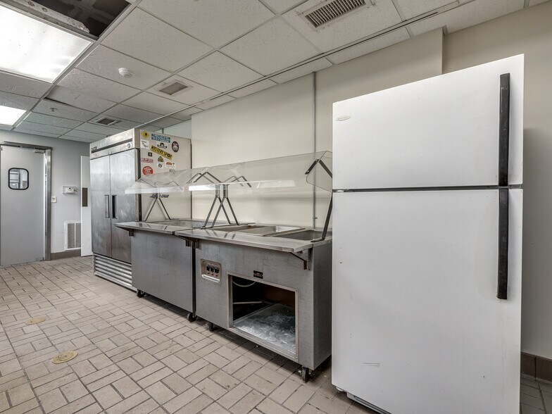 More Photos Of 702 S Lahoma Ave, Norman Dormitory For Sale