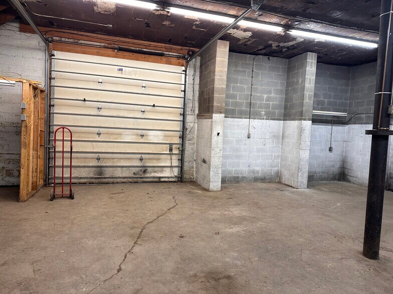 More Photos Of 3466 Fairmont Ave, Fairmont Auto Repair For Lease
