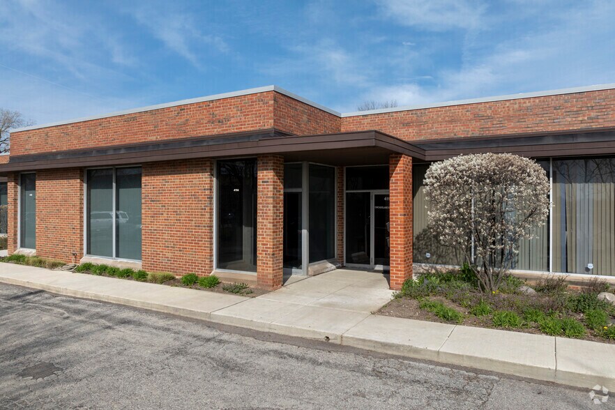More Photos Of 4100-4128 N Nashville Ave, Chicago Light Manufacturing For Lease