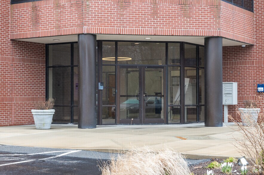 More Photos Of 163 Libbey Industrial Pky, Weymouth Office For Lease